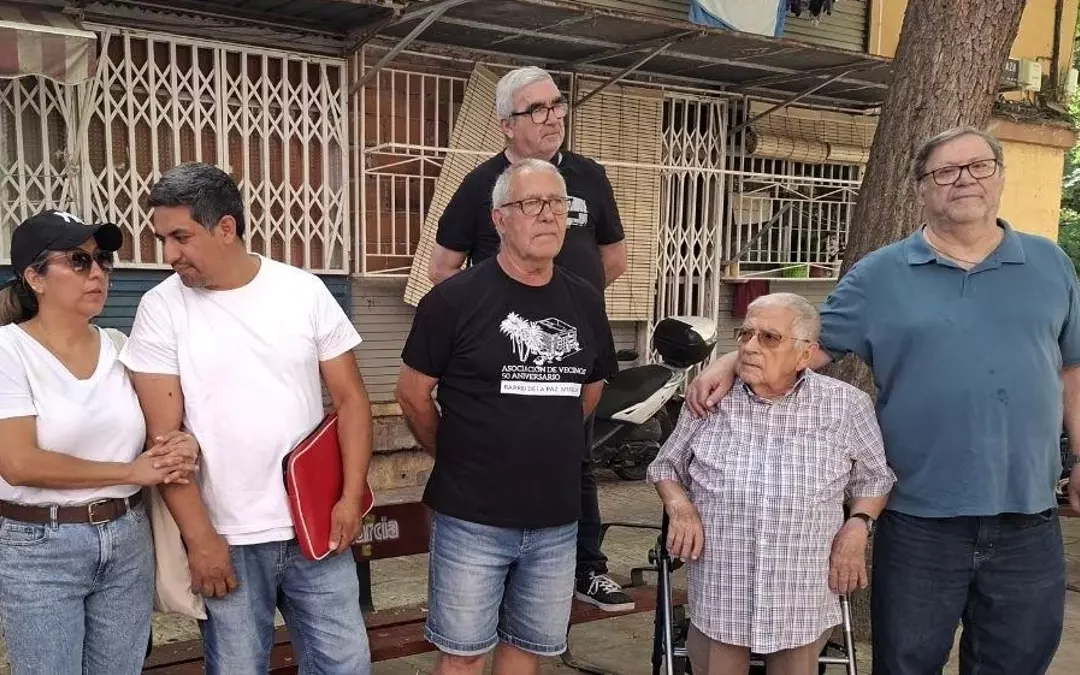 De vivienda social a alquiler por habitaciones: los vecinos de La Paz denuncian el aumento de desahucios por ‘fondos buitre’